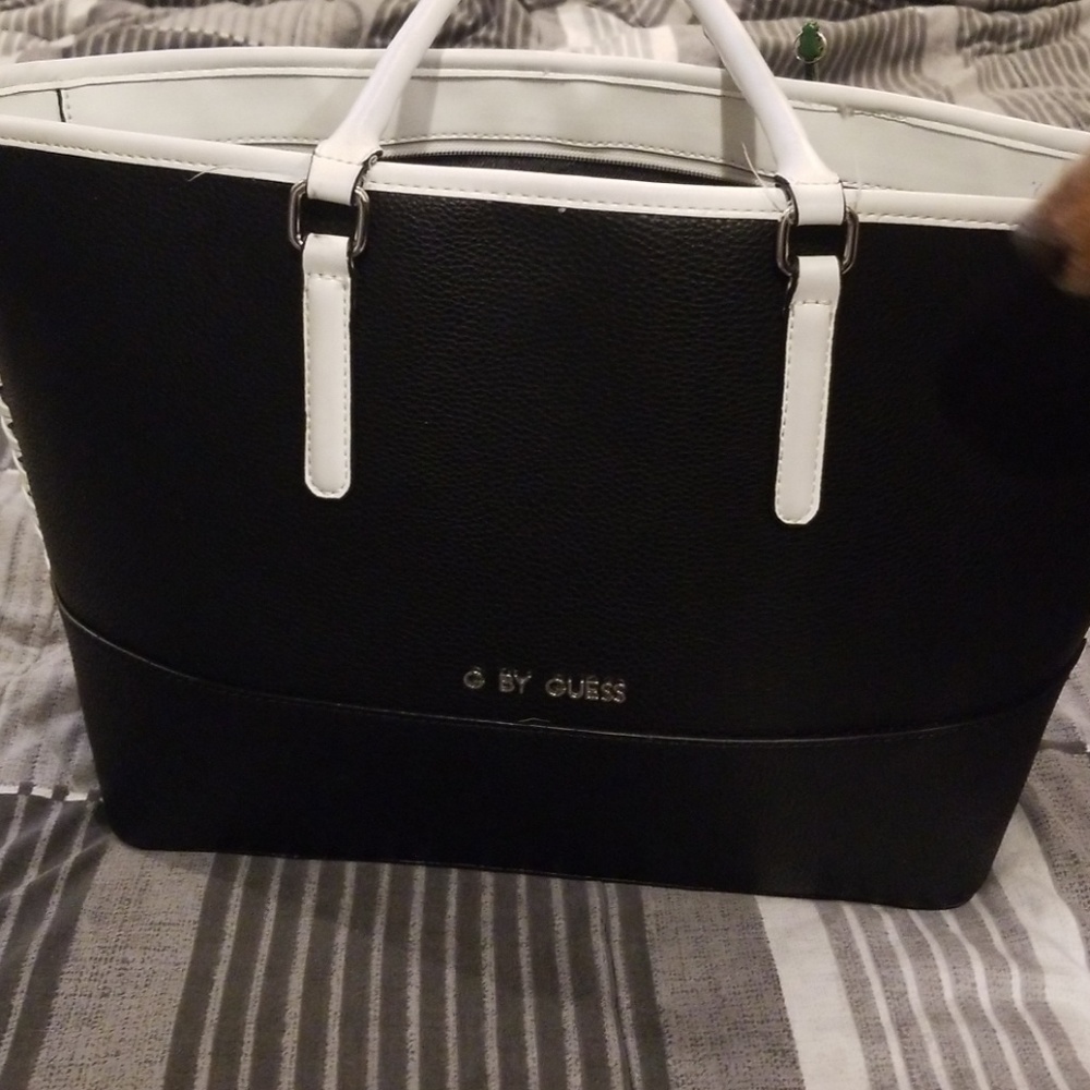 Guess purse - Picture 1 of 2